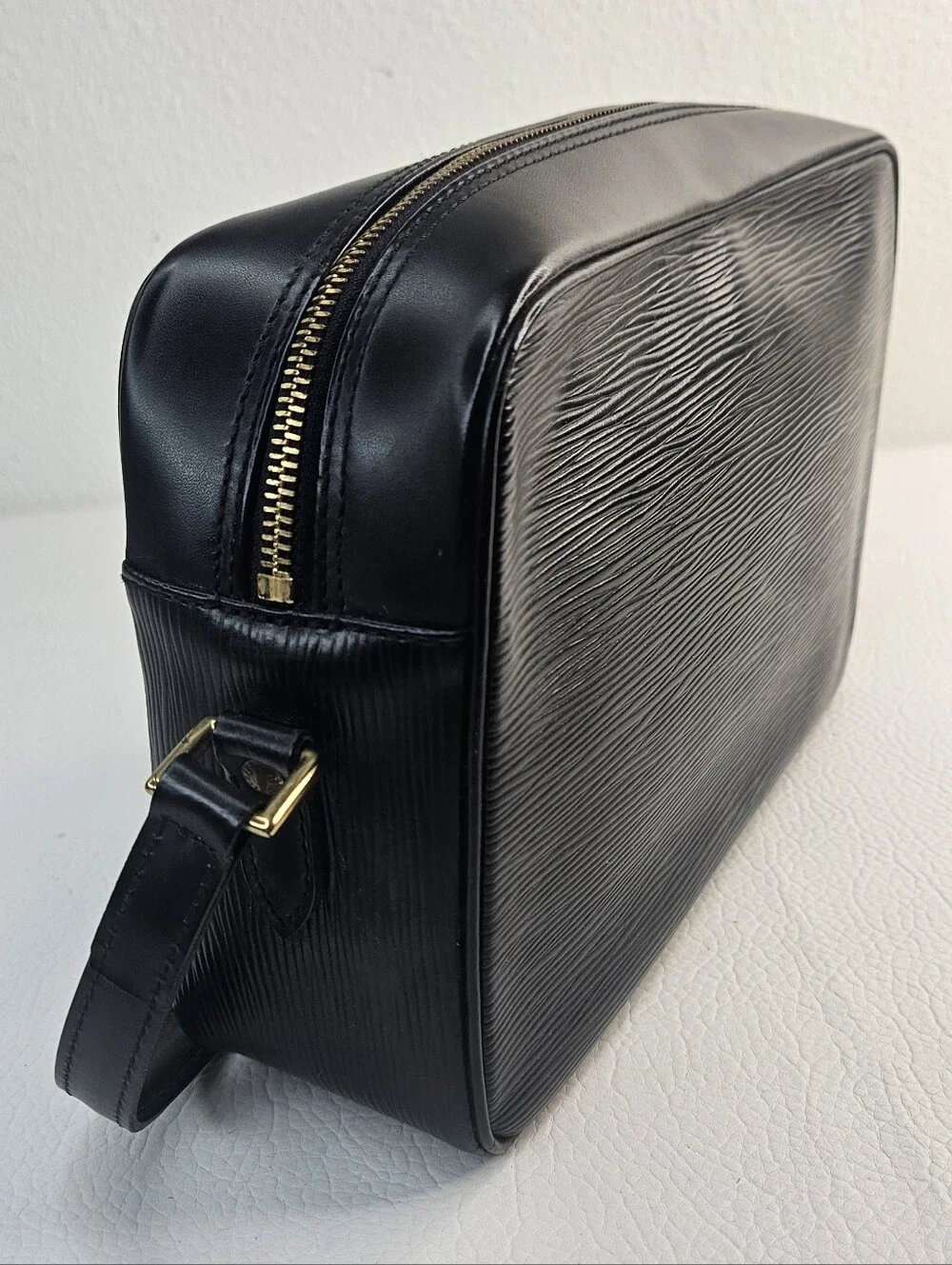 Authentic Louis Vuitton Trocadéro 27 EPI Crossbody Shoulder Bag w/dustcover - Picture 7 of 16